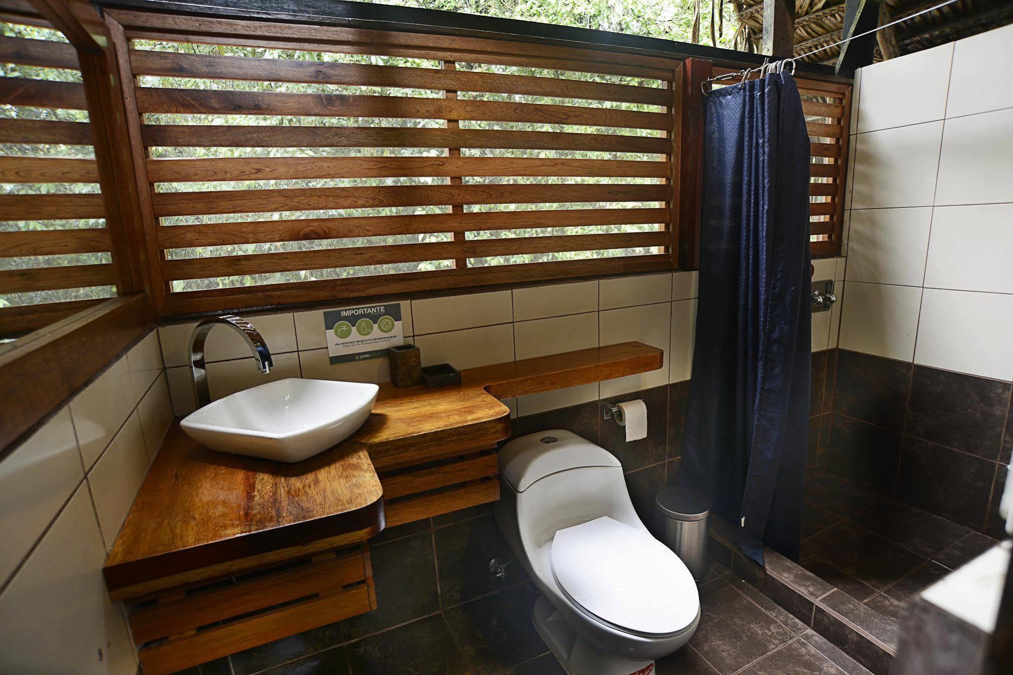 Jamu Lodge Puerto Montufar Екстер'єр фото
