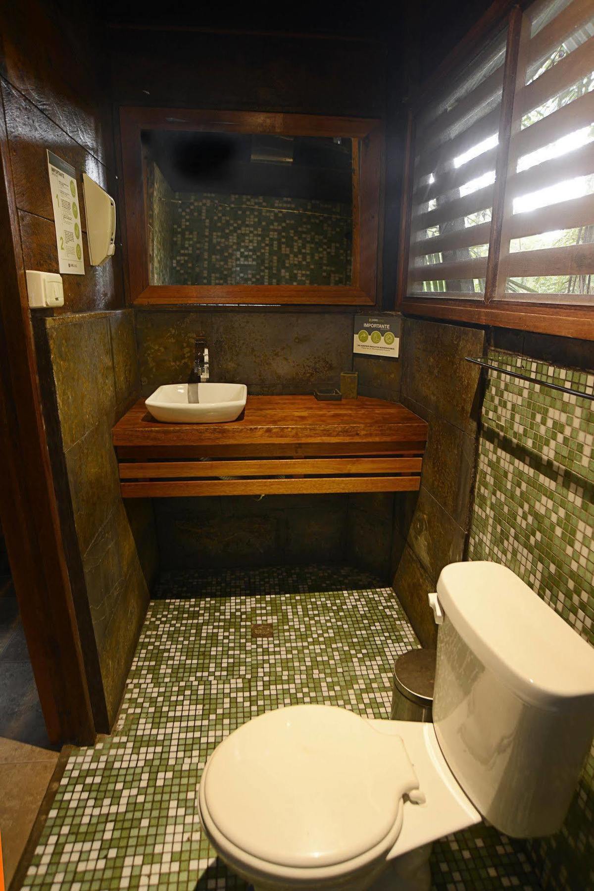 Jamu Lodge Puerto Montufar Екстер'єр фото