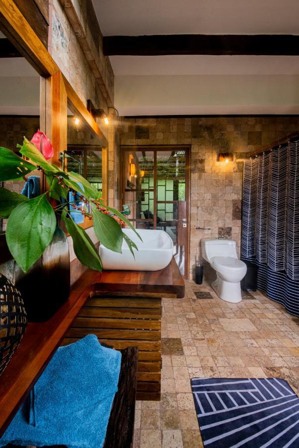 Jamu Lodge Puerto Montufar Екстер'єр фото