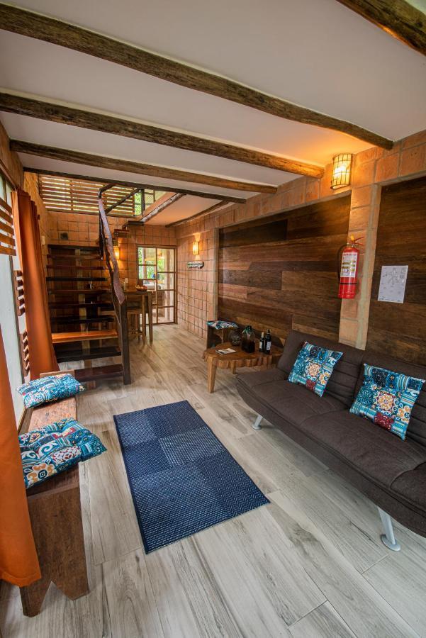 Jamu Lodge Puerto Montufar Екстер'єр фото